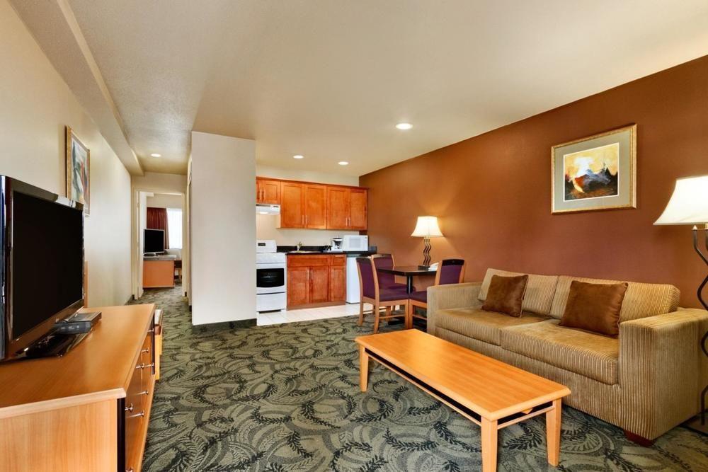 Poco Inn And Suites Hotel And Conference Center Port Coquitlam Zewnętrze zdjęcie