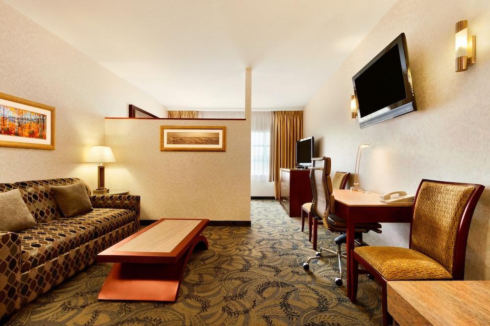 Poco Inn And Suites Hotel And Conference Center Port Coquitlam Zewnętrze zdjęcie