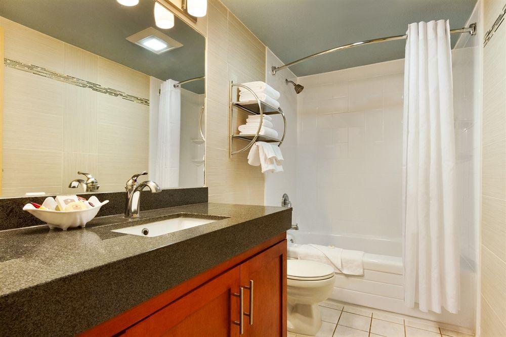 Poco Inn And Suites Hotel And Conference Center Port Coquitlam Zewnętrze zdjęcie
