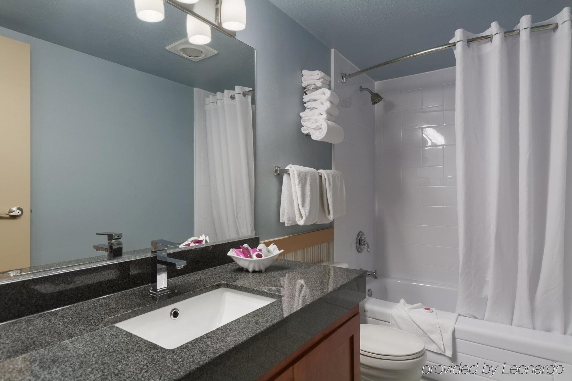Poco Inn And Suites Hotel And Conference Center Port Coquitlam Zewnętrze zdjęcie