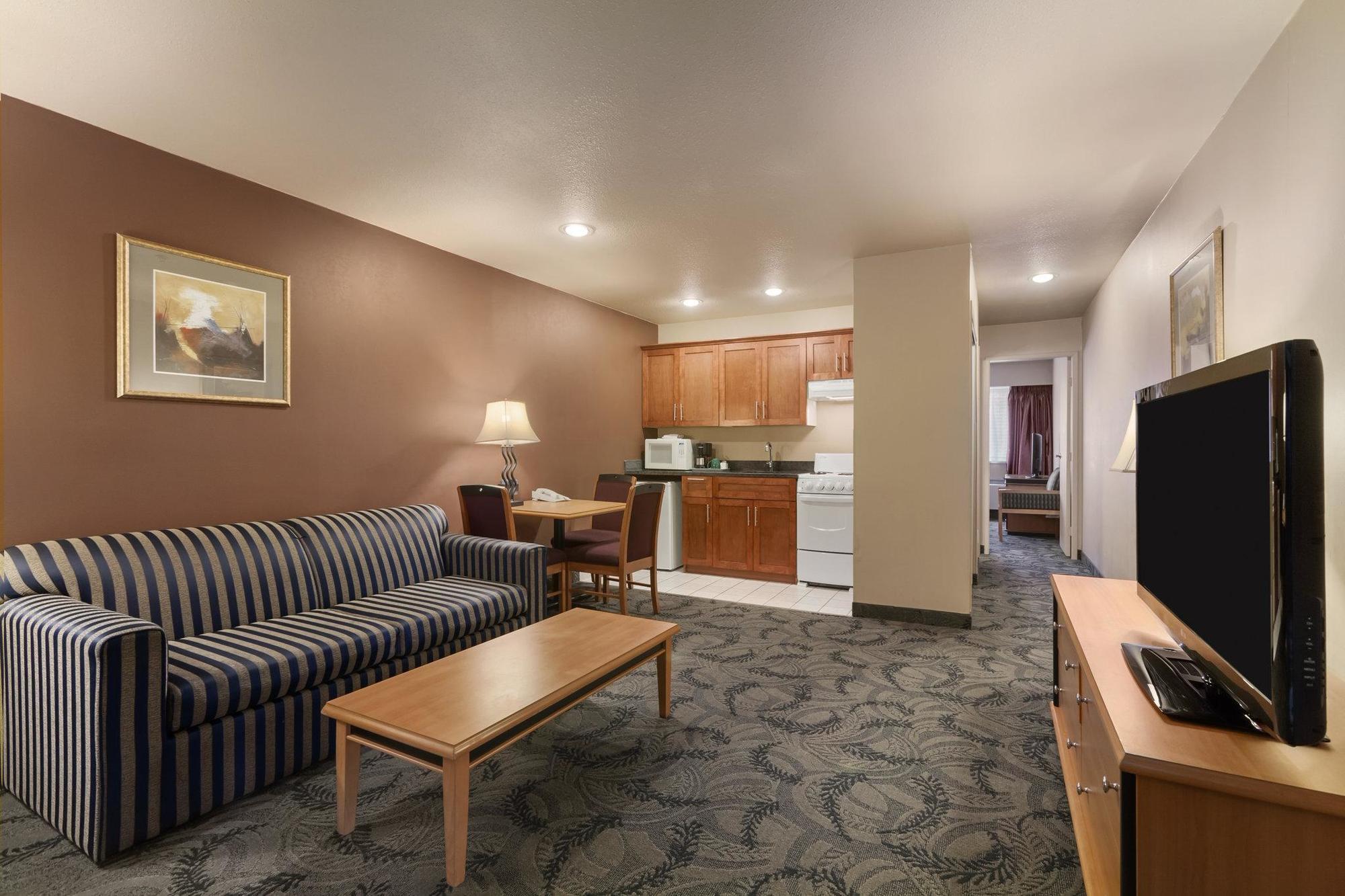 Poco Inn And Suites Hotel And Conference Center Port Coquitlam Zewnętrze zdjęcie