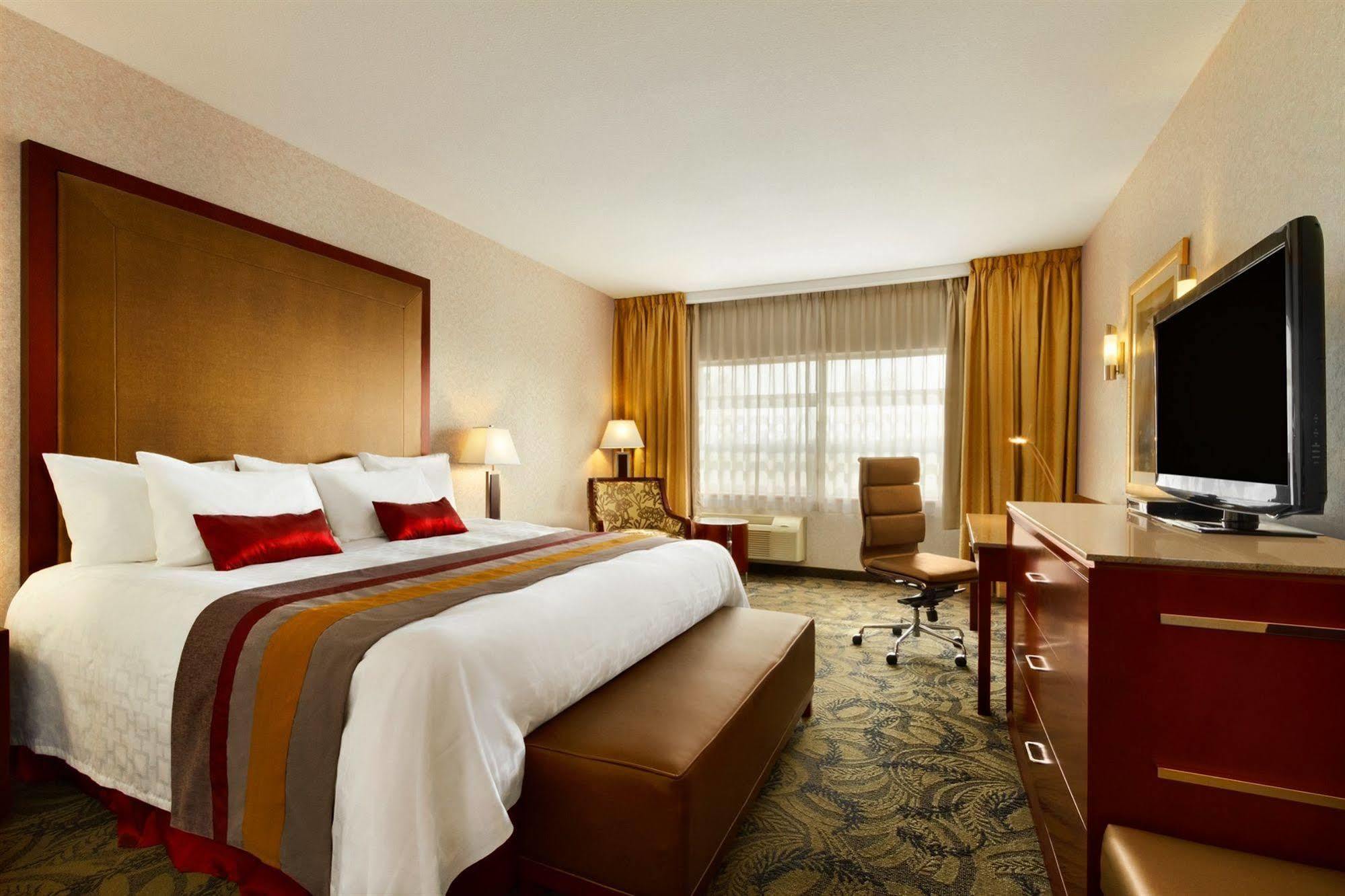 Poco Inn And Suites Hotel And Conference Center Port Coquitlam Zewnętrze zdjęcie