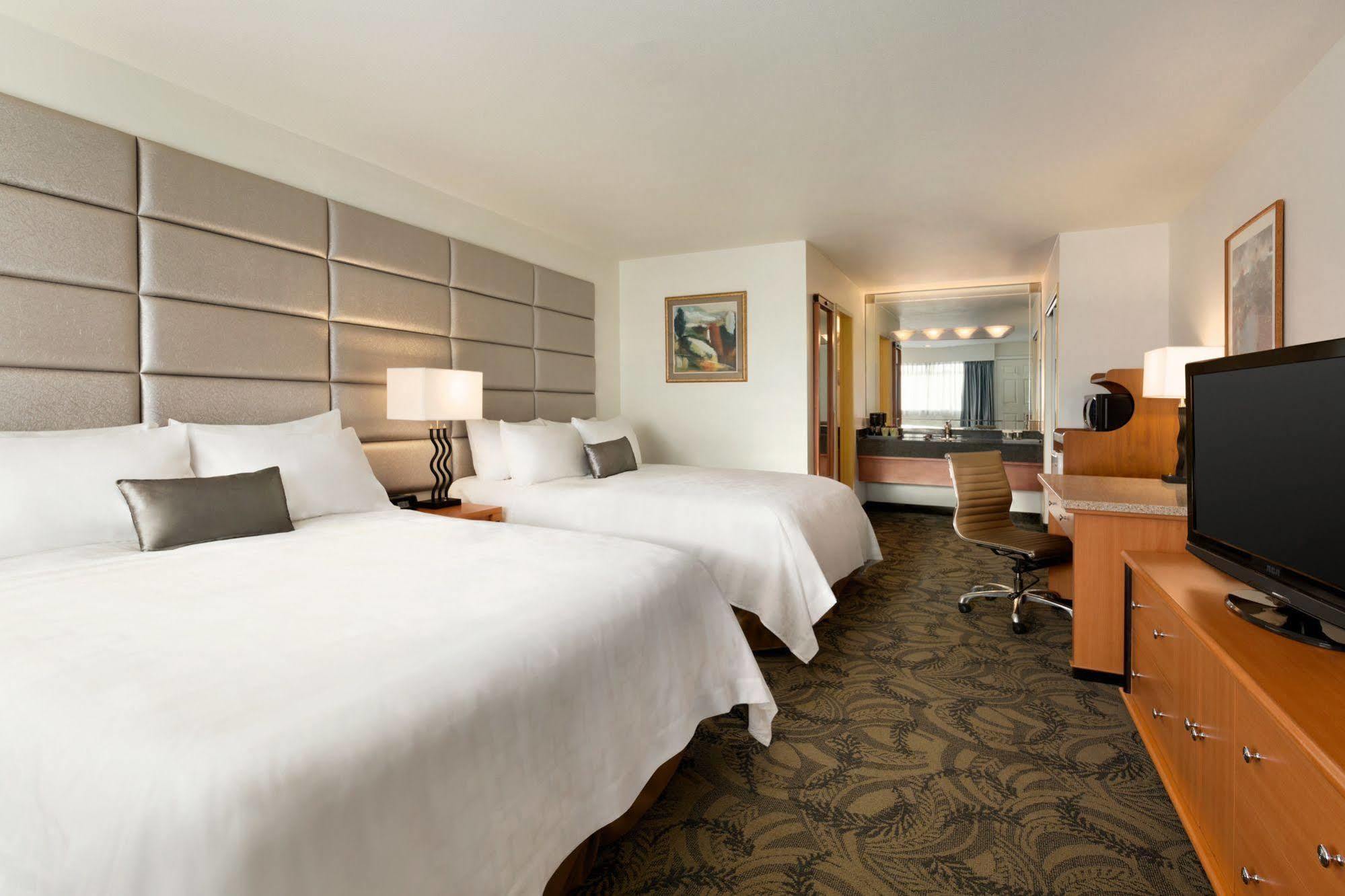 Poco Inn And Suites Hotel And Conference Center Port Coquitlam Zewnętrze zdjęcie